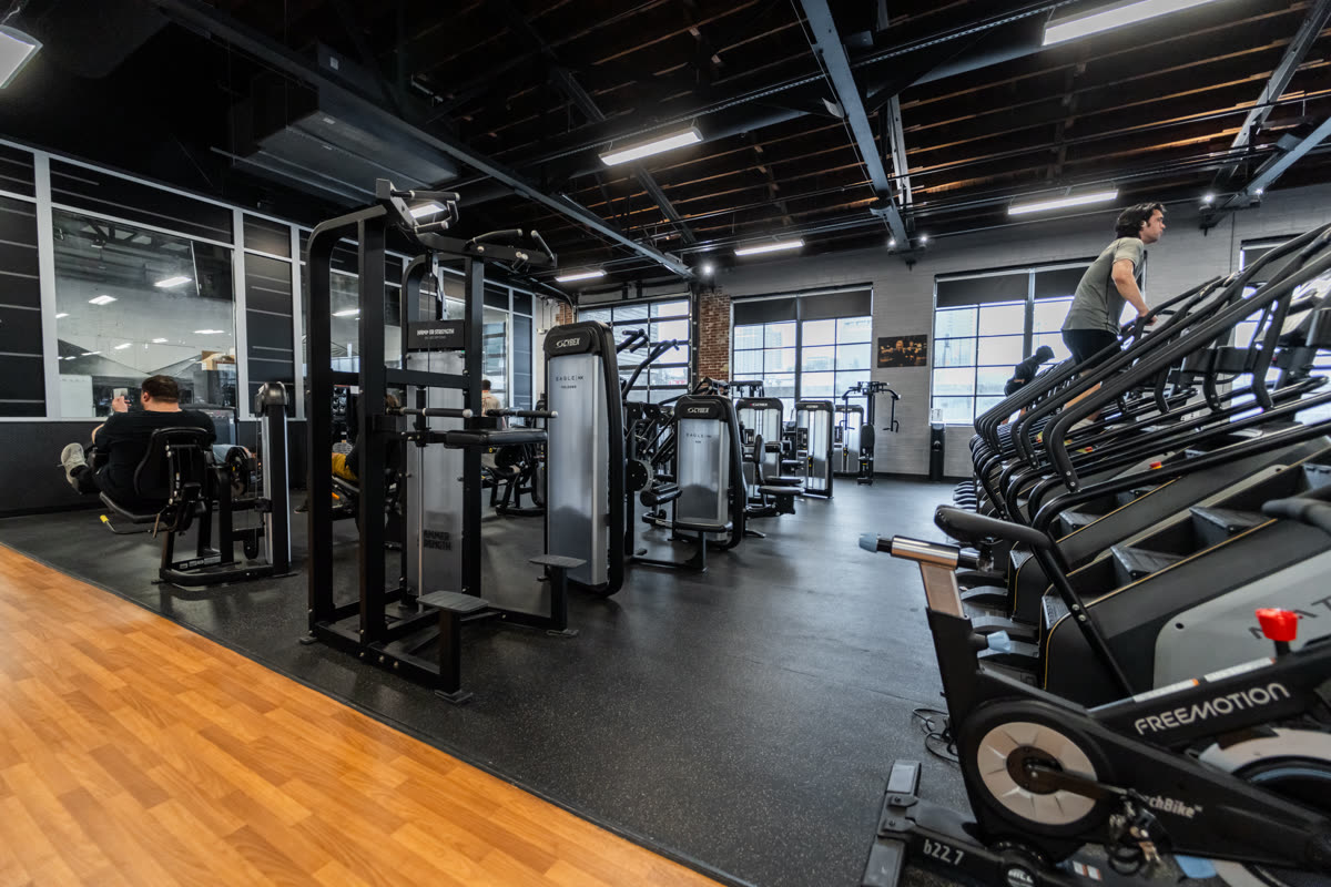 Machine floor and windows at QNTM Fit Life
